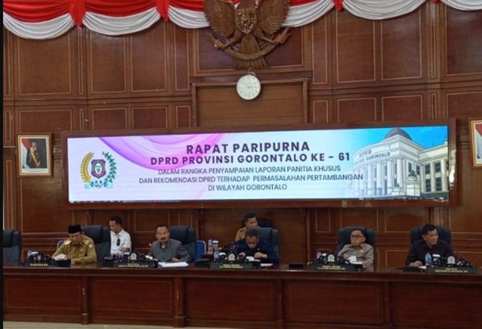 paripurna DPRD akhirnya sepakat untuk menunda pembacaan rekomendasi pansus terkait pertambangan. (F:Hms-Engki)