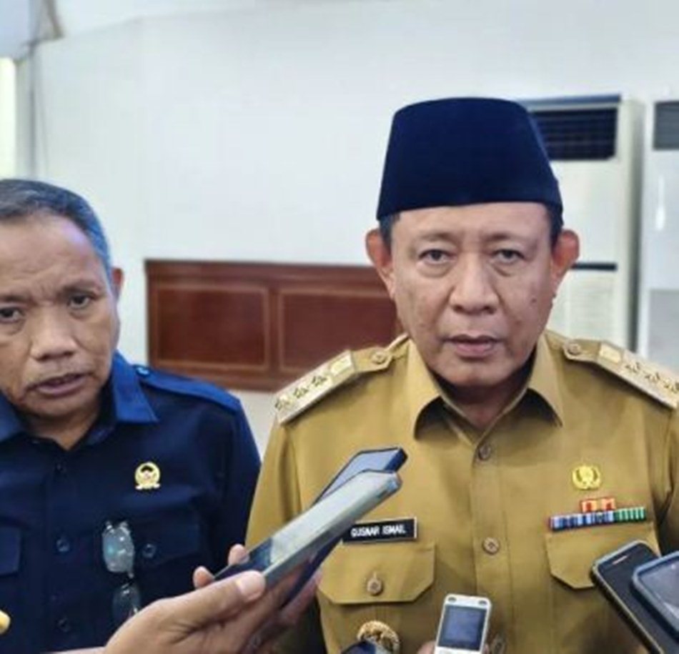 Gubernur Gorontalo, Gusnar Ismail dan Wakil Ketua DPRD Provinsi Gorontalo Ridwan Manoarfa.(F:ist)