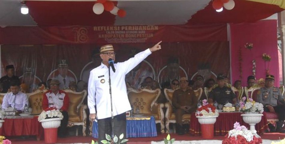 Bupati Bone Bolango, Ismet Mile, menyatakan dukungan penuhnya terhadap pembentukan daerah otonomi baru Kabupaten Bone Pesisir..(F:AKP)