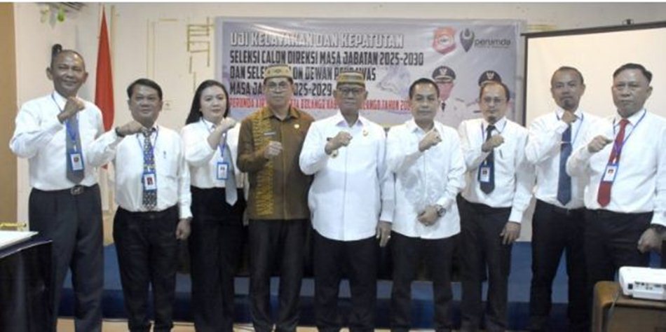Bupati Ismet Mile didampingi Sekda Iwan Mustapa saat menghadiri dan membuka Uji   Kelayakan dan Kepatutan Seleksi Calon Direksi Perumda Air Minum Tirta Bolango Kabupaten Bonebol tahun 2025. (F.AKP)