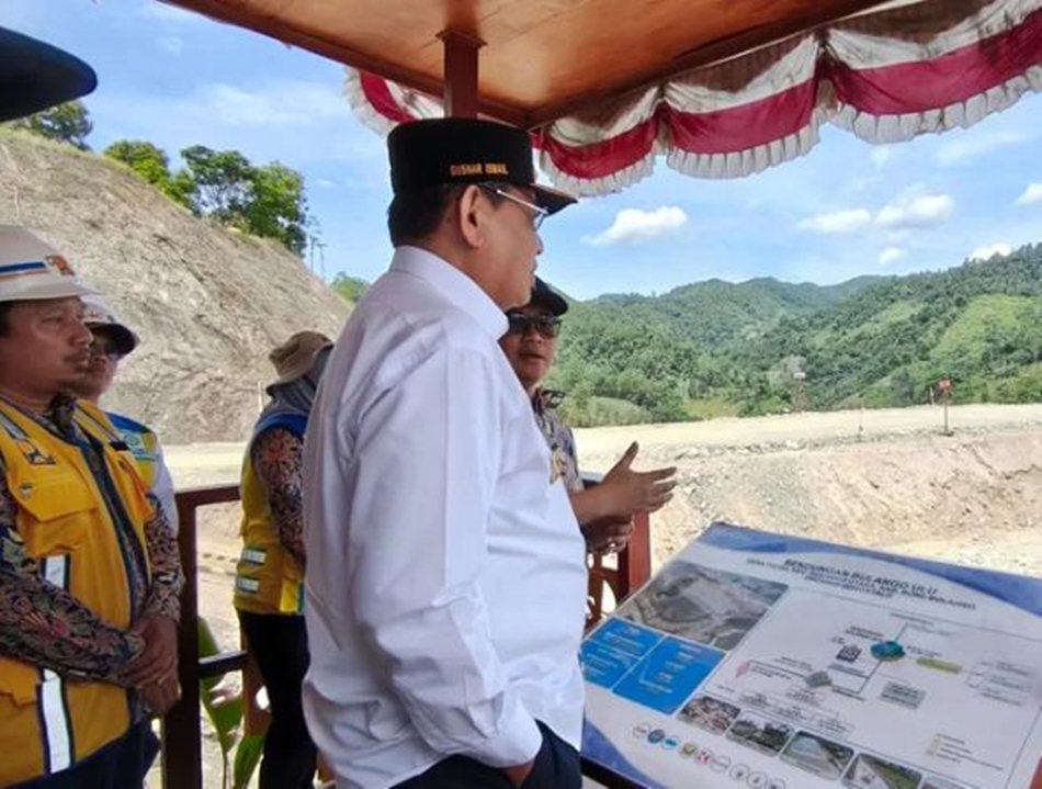 Gubernur Gorontalo Gusnar Ismail meninjau pembangunan Proyek Strategis Nasional   Bendungan Bulango Ulu di Kabupaten Bone Bolango, (Foto : Kmfo)