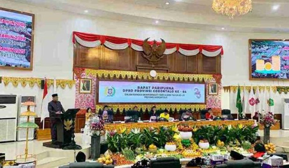 Gubernur Gorontalo Gusnar Ismail menyampaikan refleksi capaian pembangunan daerah  dalam Rapat Paripurna peringatan HUT ke-25 Provinsi Gorontalo.(F:ist)