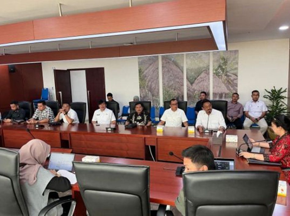 Bupati Boalemo, Rum Pagau, melakukan pertemuan strategis dengan  Direktur Pembangunan Wilayah Timur di Jakarta.(F>Hms-Kmfo)