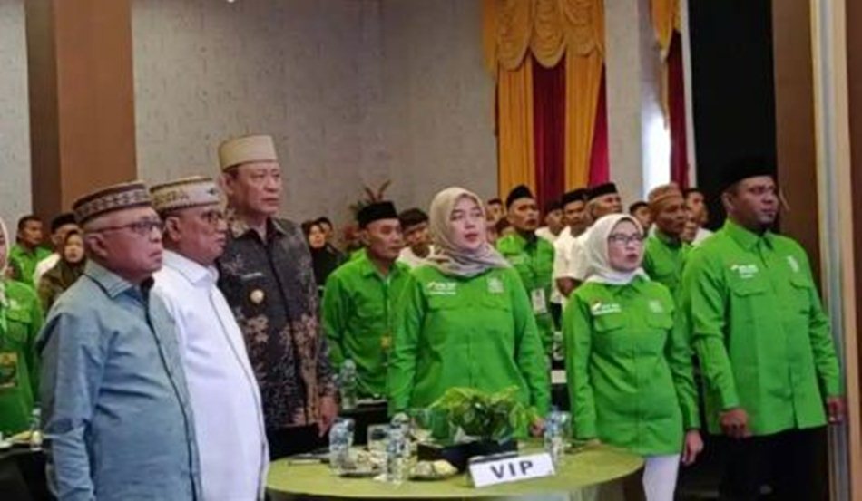 Gubernur Gorontalo Gusnar nIsmail bersama Bupati Sofyan Puhi dan Bupati Ismet Mile saat menghadiri Muswil PKB. (F:Ist)