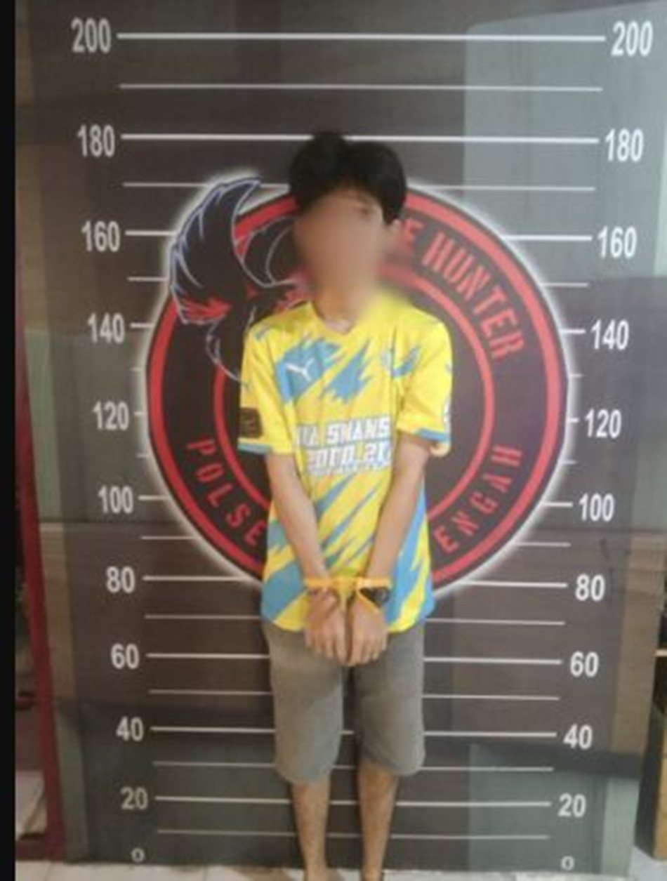 pelaku penggelapan mobil saat ditangkap bersama barang bukti (F:Hms-Pol)