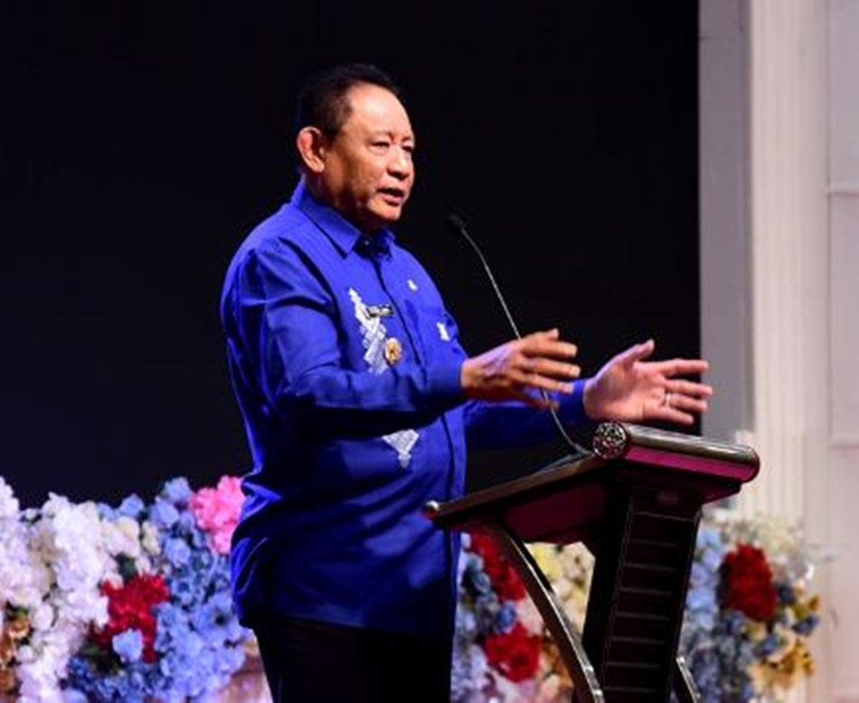 Gubernur Gorontalo Gusnar Ismail pada puncak peringatan HUT ke-26 Dharma Wanita Persatuan di Gedung Azlea, Kota Gorontalo.(F:kmfo)
