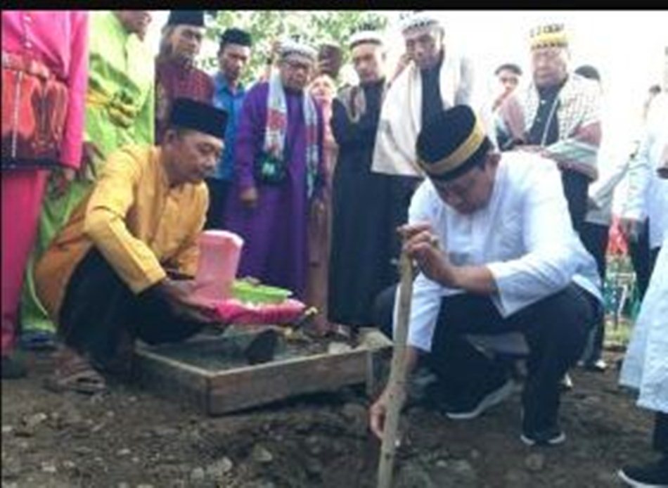 Gubernur Gorontalo Gusnar Ismail saat peletakan batu pertama pembangunan Masjid Raya Islamic Center Gorontalo .(F:Ist)