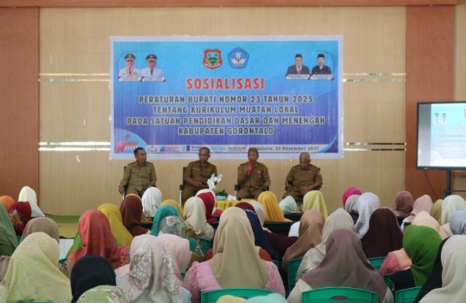 Bupati Gorontalo, Sofyan Puhi, saat membuka Sosialisasi Peraturan Bupati Nomor 23 Tahun 2025 tentang Kurikulum Muatan Lokal di Aula Dinas Pendidikan dan Kebudayaan.(F:istimewa)