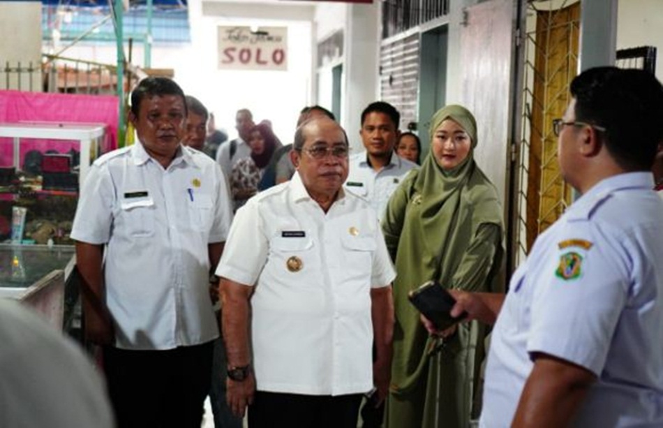 Wali Kota Gorontalo Adhan Dambea  tinjau renovasi kawasan murni (F:kmfo)
