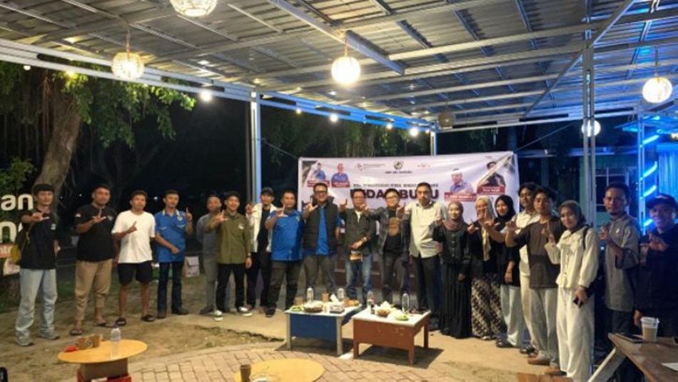 bedah buku berjudul &lsquo;SENJA BERLALU&rsquo;  karya Apris Nawu, merupakan penulis muda Gorontalo.(F:ist)