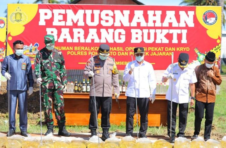 Barang bukti tersebut merupakan hasil penindakan intensif melalui Kegiatan Rutin Yang   Ditingkatkan (KRYD) dan Operasi Penyakit Masyarakat (Pekat) yang digelar  berkelanjutan  (F:hms Pol)