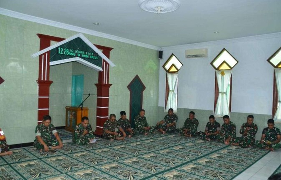 Dari Masjid Makodim di Kelurahan Biawao    prajurit dan PNS Kodim 1304/Gorontalo berkumpul menyambut 2026.(F:PenKodim)