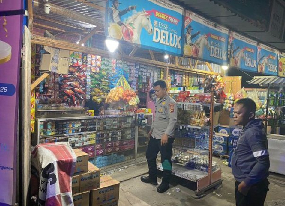 Anggota Polsek Telaga menindaklanjuti laporan masyarakat terkait dugaan   tindak pidana penikaman yang terjadi di Desa Hulawa, Kecamatan Telaga, Kabupaten Gorontalo.(F:hms-Pol)