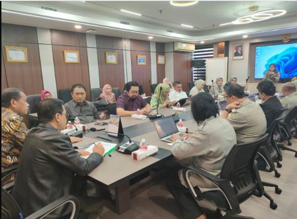 Rombongan DPRD diterima langsung oleh Direktur Peternakan dan Kesehatan Hewan  Kementan RI, Hendra Wibawa, bersama jajaran di Gedung C Lantai 6.(F:Hms/Nora)
