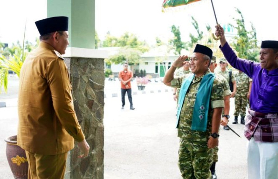 Pertemuan  Pangdam XIII/Merdeka dengan Gubernur Gorontalo Gusnar Ismail.(F:Kmfo)