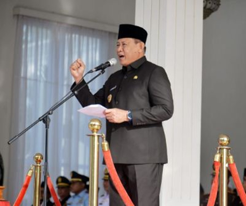 Apel tersebut dipimpin langsung oleh Gubernur Gorontalo Gusnar Ismail sebagai Inspektur Upacara.(F:Kmfo)