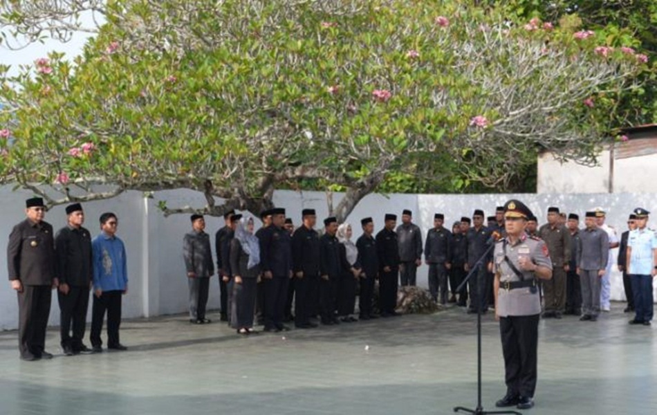 Wakil Ketua DPRD Provinsi Gorontalo, Ridwan Monoarfa, turut hadir dalam upacara   yang dirangkaikan dengan ziarah ke makam Pahlawan Nasional H. Nani Wartabone.(F:Hms-Engki)