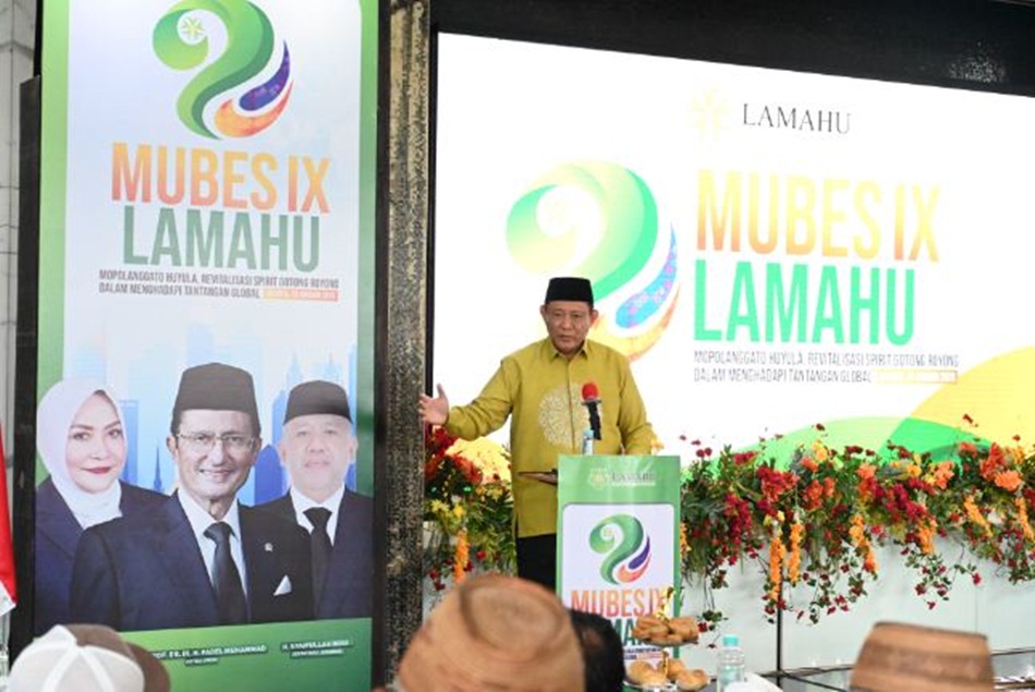 Gubernur Gorontalo Gusnar Ismail saat memaparkan berbagai capaian pembangunan daerah.di Mubes Lamahu.(F:Kmfo)