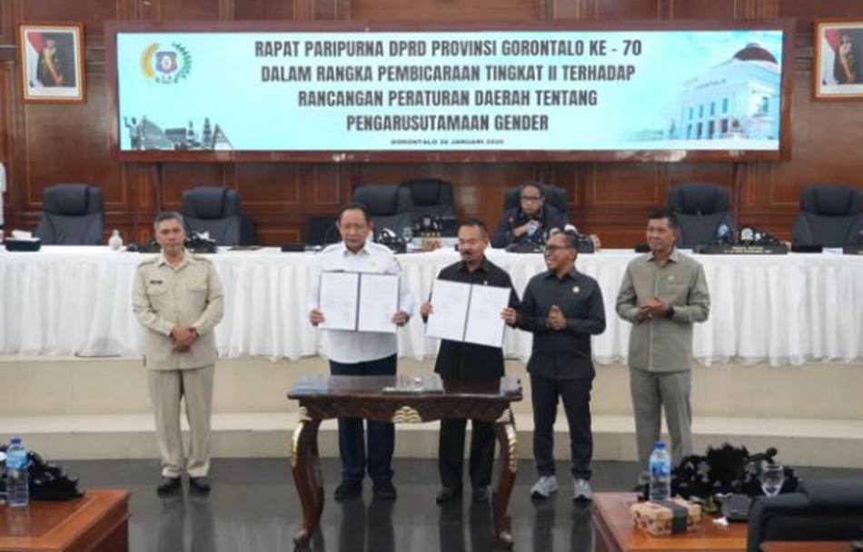 Raperda PUG akhirnya   disahkan melalui penandatanganan persetujuan bersama antara  DPRD dan Gubernur  Gorontalo.(F:gpd)