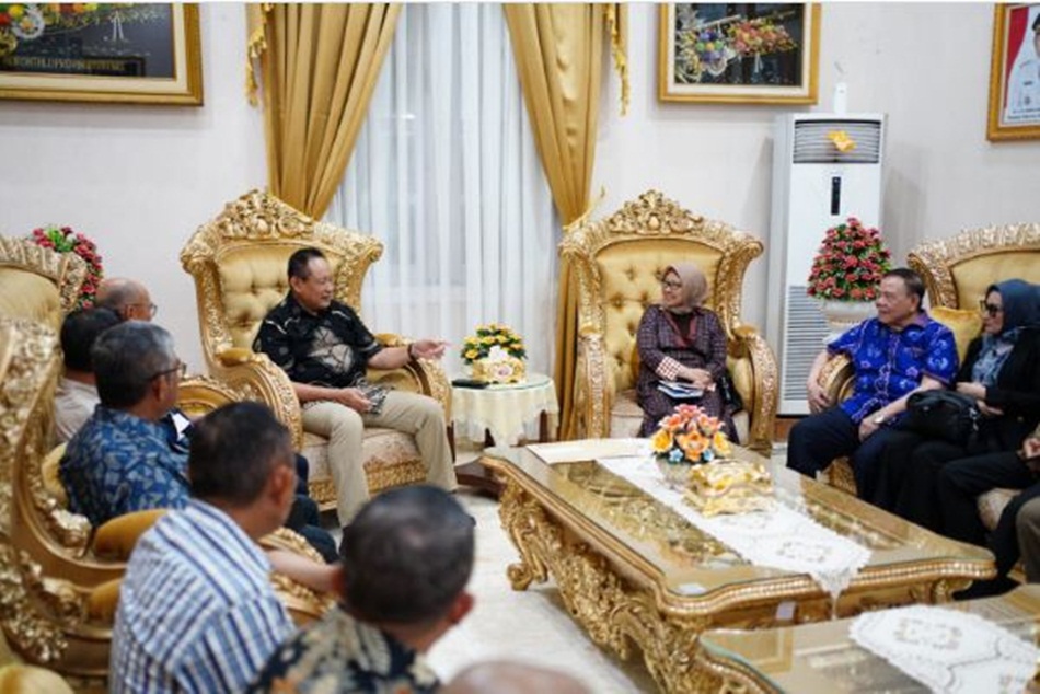Komisi III DPRD Provinsi Gorontalo menemui Gubernur Gorontalo   Gusnar Ismail untuk menyampaikan hasil kunjungan kerja ke Kementerian PUPR dan BNPB.(F:Kmfo)