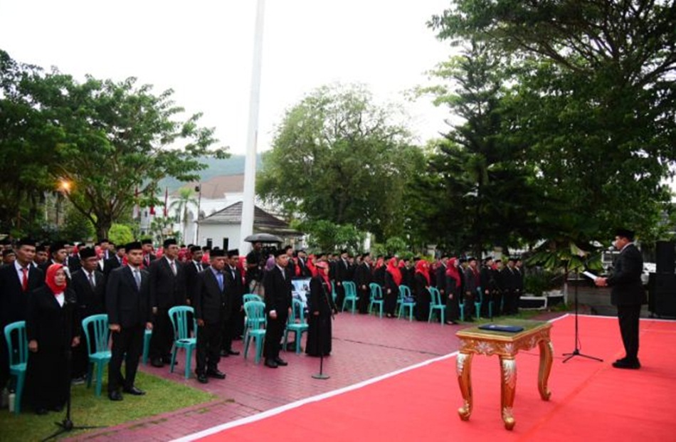 Gubernur pimpin pelantikan pejabat eselon III dan IV dilingkungan Pemprov Gorontalo.(F:Kmfo)