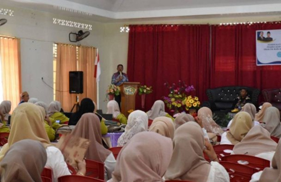 Bupati Boalemo Drs. Rum Pagau secara resmi membuka Workshop Peningkatan Kompetensi Guru dalam Penyusunan Perencanaan Mata Pelajaran Prakarya.(F:Prokopim)