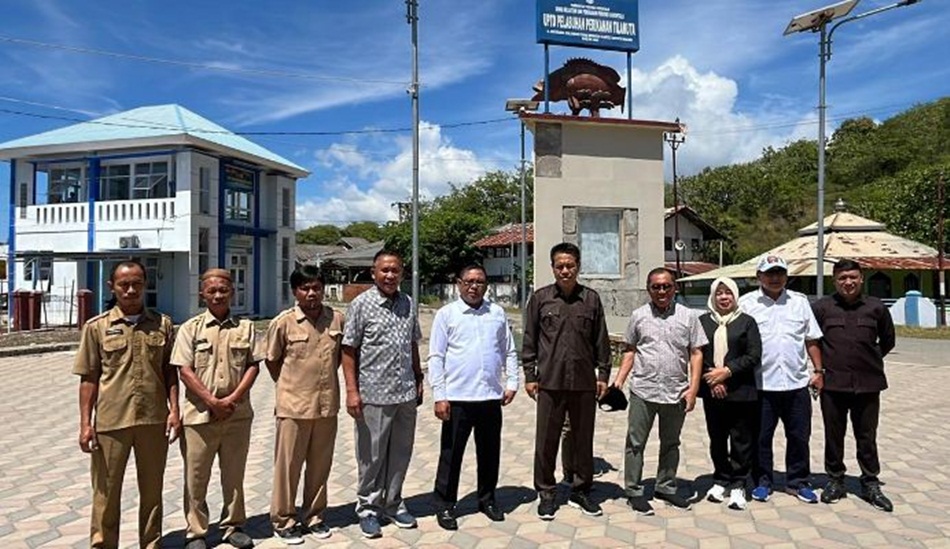 Tim reses DPRD Provinsi Gorontalo di UPTD TPI Tilamuta, Kabupaten Boalemo.(F:Ferdi)