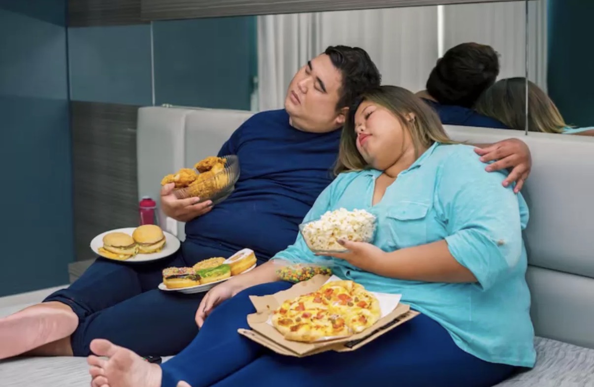 Ilustrasi obesitas, salah satu bahaya dari konsumsi lemak jenuh berlebih (Freepik)