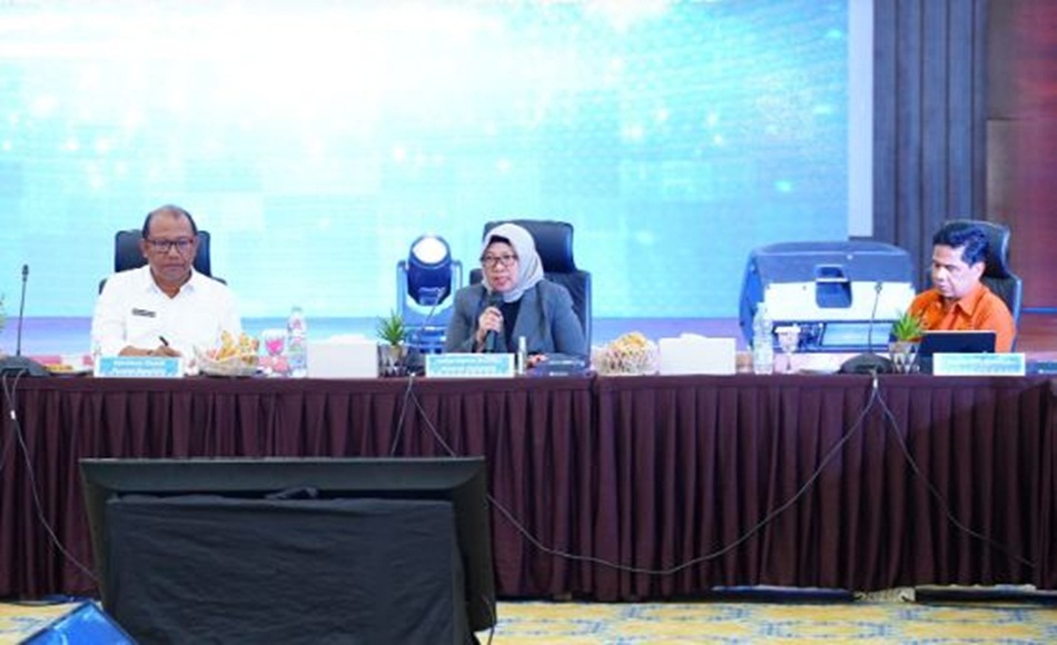 Espin Tulie, menghadiri High Level Meeting (HLM) Tim Pengendalian Inflasi Daerah (TPID).(F:Hms-Engki)