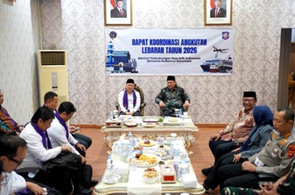 Menteri Perhubungan RI Dudy Purwagandhi memimpin Rapat Koordinasi Angkutan   Lebaran Tahun 2026 di VIP Terminal Lama Bandara Djalaludin Gorontalo. (Foto : Valen)