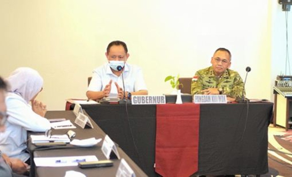 Gusnar Ismail bersama Mayjen TNI Mirza Agus mempercepat progres program cetak sawah di Kabupaten Pohuwato.(F:Hms-Kmfo)