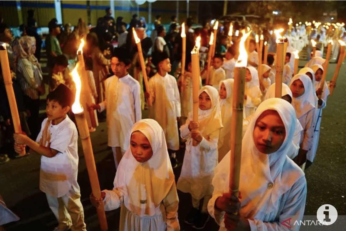 Ratusan peserta meriahkan pawai obor di Kota Gorontalo 