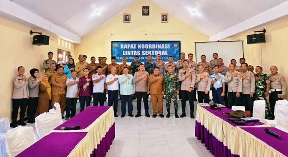 rapat koordinasi lintas sektoral yang melibatkan unsur TNI, pemerintah daerah, serta berbagai instansi terkait. (F:Hms-Pol)