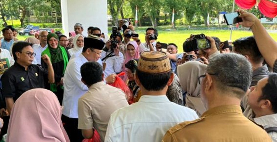 Pemerintah Kabupaten Bone Bolango menyalurkan sekitar 1.100 paket  sembako murah bagi masyarakat sebagai langkah menjaga daya beli warga selama bulan suci Ramadan. (F:AKP)