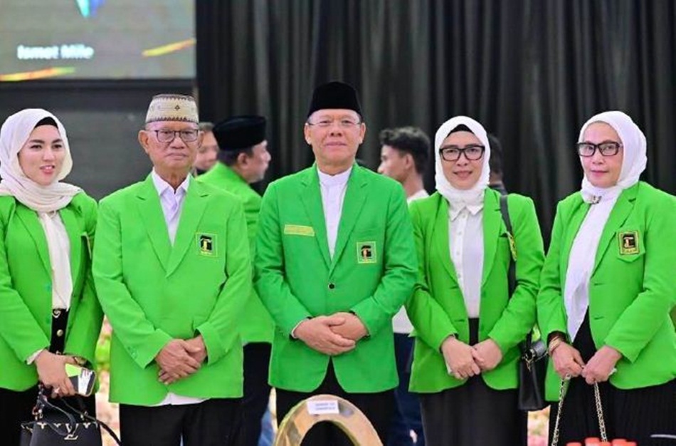 Mardiono Lantik Ismet Mile Ketua DPW PPP Gorontalo.(F:;dok PPP)