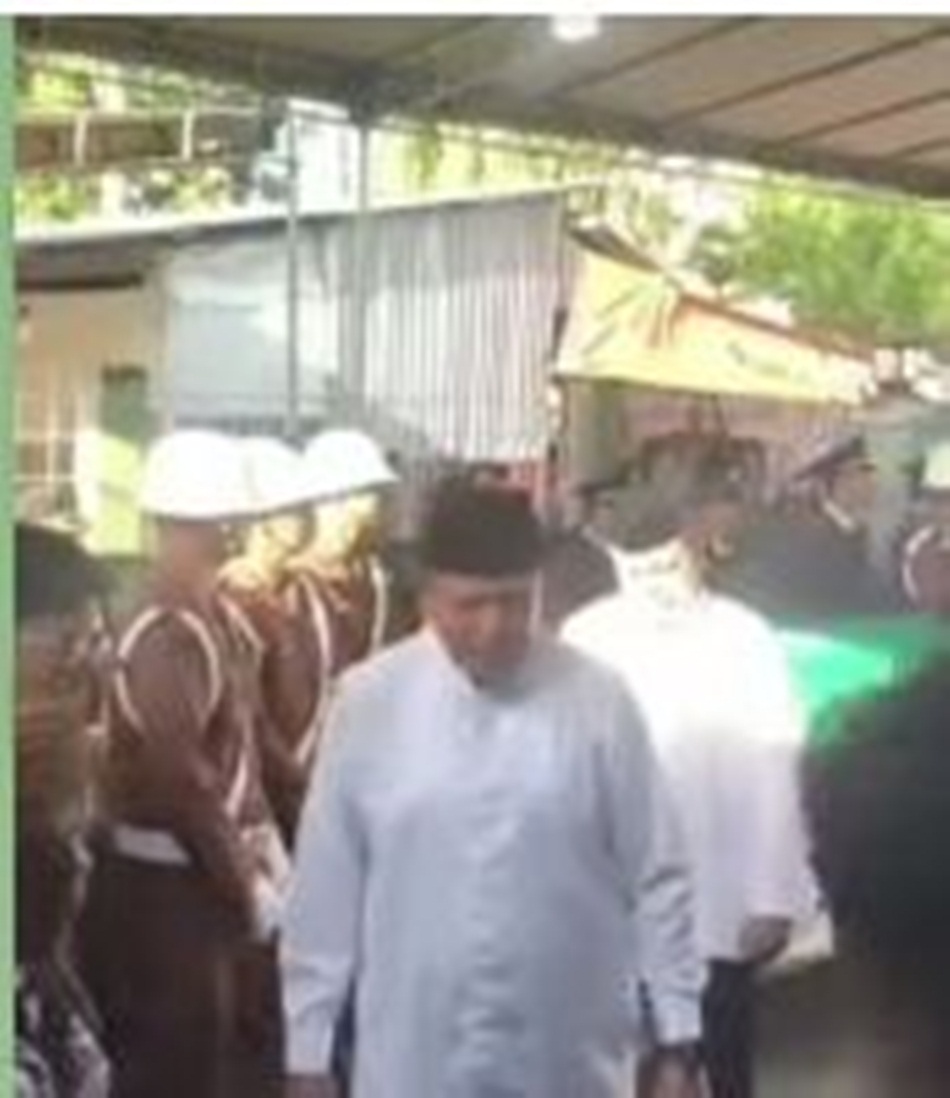 Suasana prosesi pelepasan jenazah di hadapan ratusan pelayat yang hadir.(F:ist)