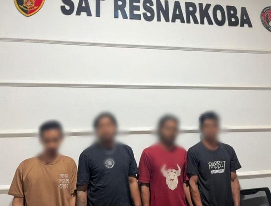 Aparat Satresnarkoba Polres Pohuwato menangkap empat pria yang diduga terlibat dalam jaringan peredaran sabu.(F:Hms-Pol)
