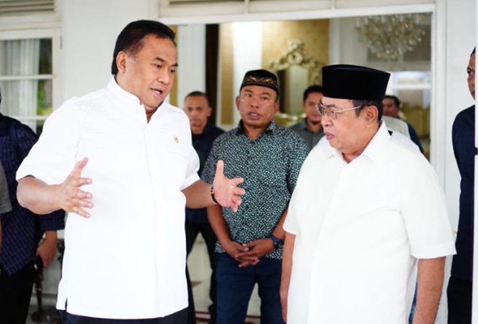 Momentum Ramadan menjadi ajang mempererat silaturahmi antara Wali Kota Gorontalo Adhan Dambea dan anggota DPR RI Rachmat Gobel.(F:Prokopim)