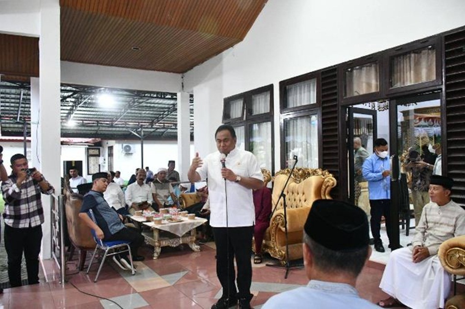 Kunjungan Rachmat Gobel di Kabupaten Boalemo disambut hangan pemerintah dan masyarakat.(F:Prokopim)