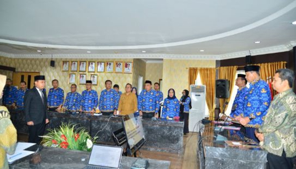 Gubernur Gorontalo, Gusnar Ismail, secara resmi mengukuhkan Danial Ibrahim sebagai Komisaris PT Gorontalo Fitrah Mandiri.(F:Kmfo)