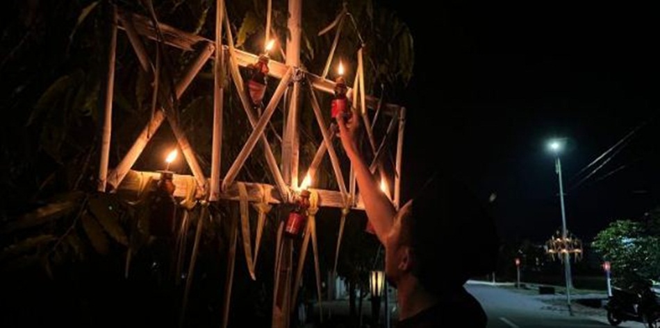 Tumbilotohe menghadirkan konsep tradisional dengan memanfaatkan lampu botol, alikusu, dan  lampion berwarna.(F:AKP)