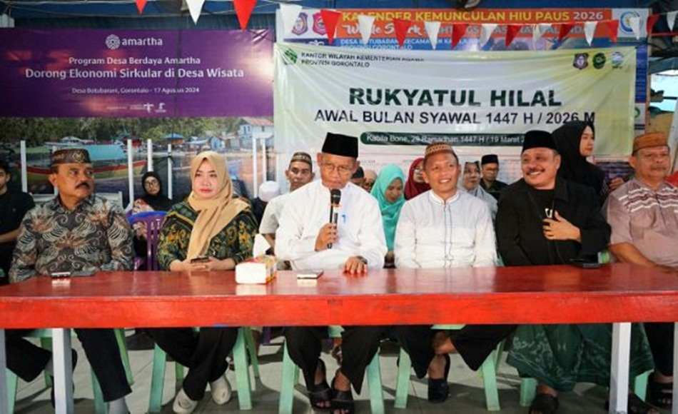 Tim rukyatul hilal dari Kementerian Agama Republik Indonesia wilayah  Gorontalo bersama Badan Meteorologi, Klimatologi, dan Geofisika.(F:Kemenag)