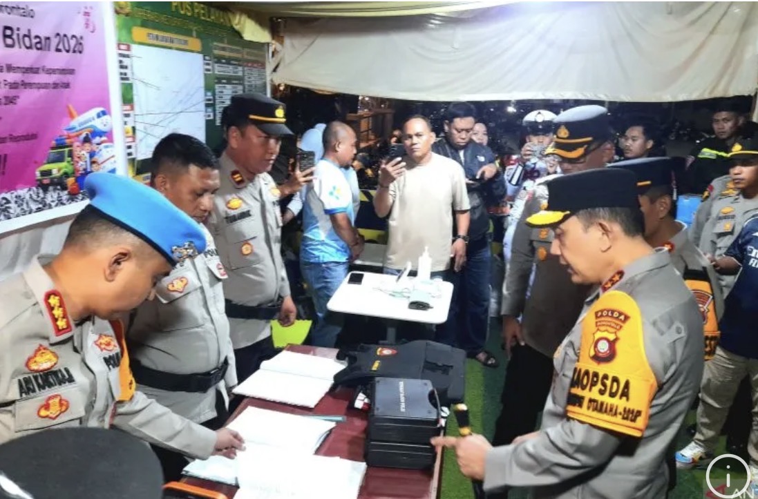 Kapolda Gorontalo Irjen Pol Widodo saat memantau kesiapan pos terpadu Operasi Ketupat Otanaha tahun 2026 di kawasan Mall Gorontalo, Kota Gorontalo, Provinsi Gorontalo. ANTARA/Zulkifli Polimengo