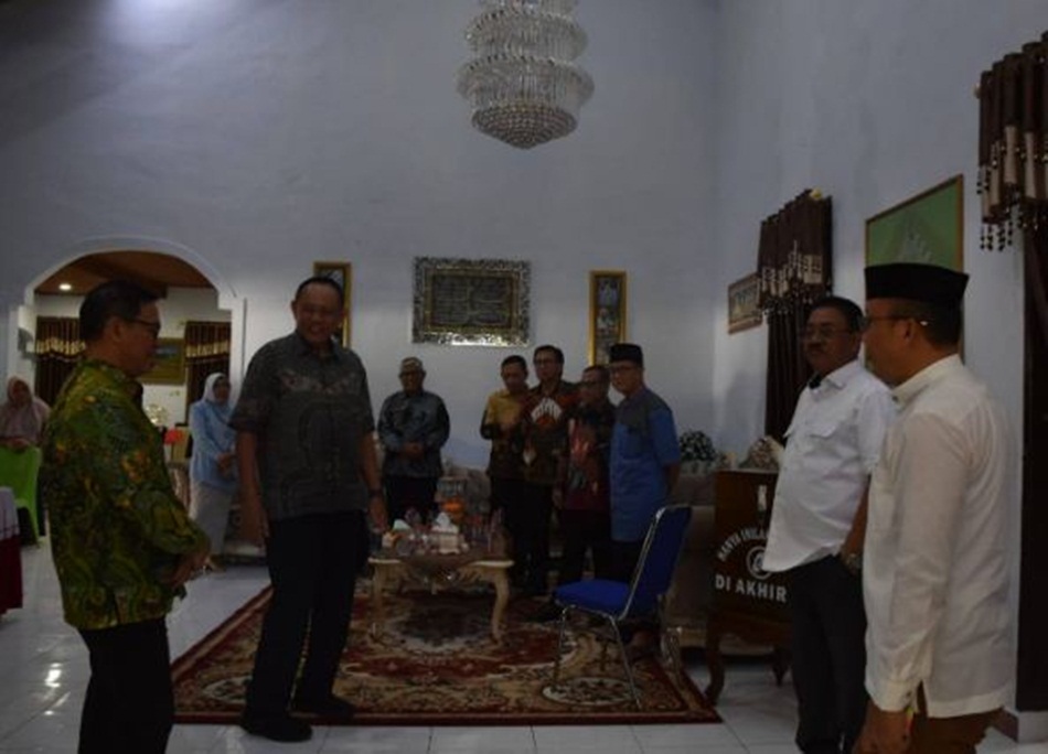 Kunjungan Gubernur Gusnar Ismail di Boalemo disambut hangat Bupati Rum Pagau.(F:Forkopim)