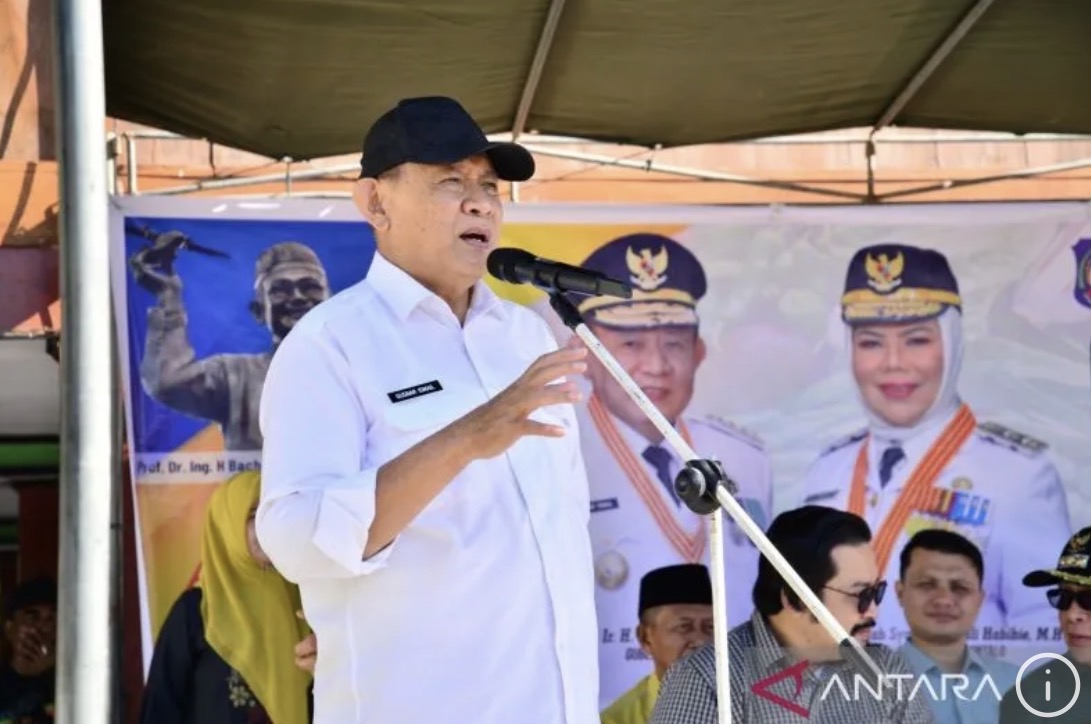 Gubernur Gorontalo Gusnar Ismail saat memberikan sambutan pada pasar murah bersubsidi di Desa Yosonegoro, Kecamatan Limboto, Kamis (26/3/2026). ANTARA/HO-Kominfotik Provinsi Gorontalo