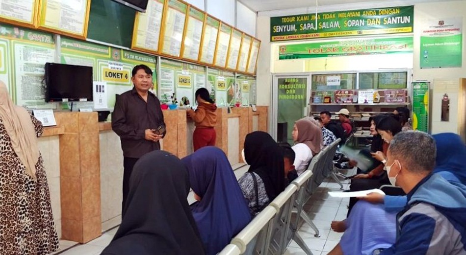 Dinas Kependudukan dan Pencatatan Sipil (Disdukcapil) Kabupaten Gorontalo justru memastikan pelayanan kepada masyarakat tetap berjalan tanpa jeda.(F:Kmfo)