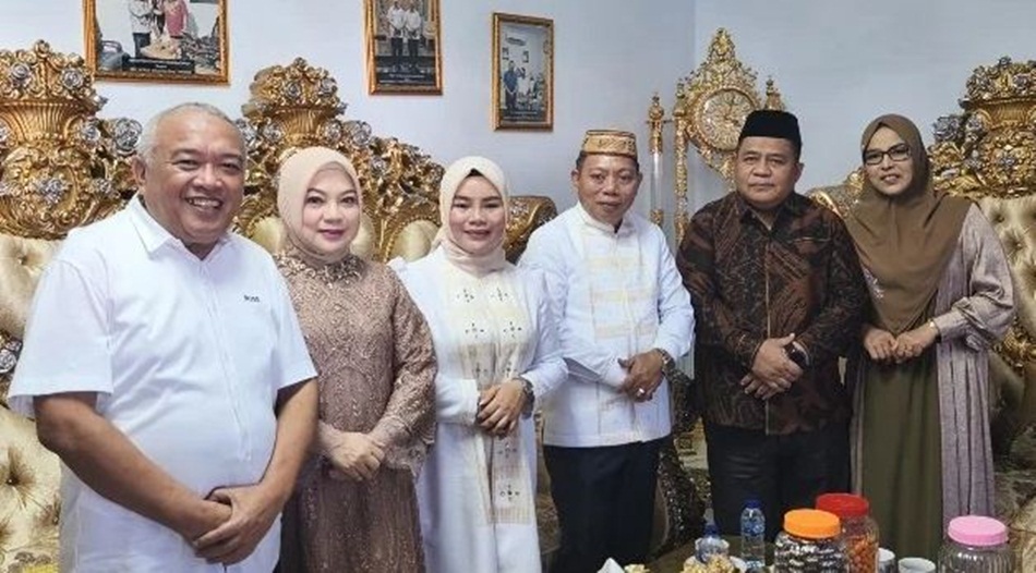 Pertemuan antara Wakil Bupati Gorontalo Tonny S. Junus,   Sekda Sugondo  Makmur, dan Wakil Bupati Bone Bolango Risman Tolingguhu.(F:Kmfo)