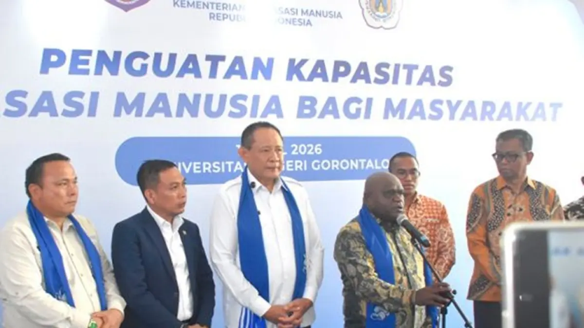  Menteri HAM RI, Natalius Pigai,  saat menghadiri forum besar di Universitas Negeri Gorontalo.(F:Ist)