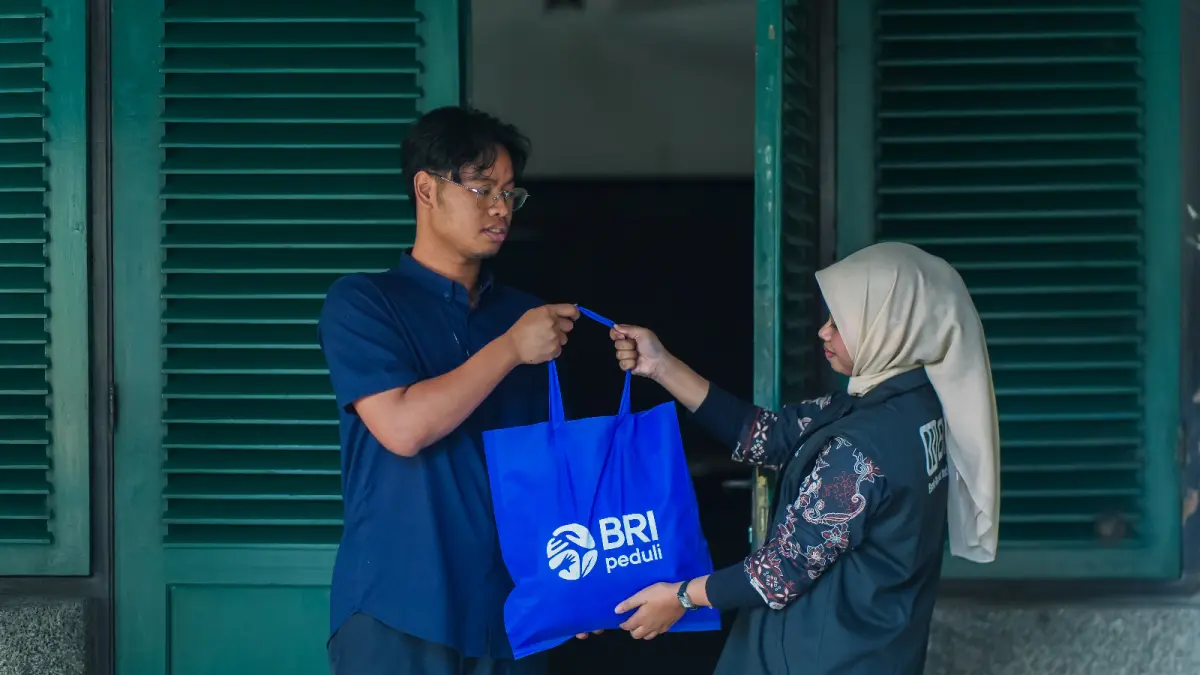 Memaknai perayaan Paskah 2026, CSR BRI Peduli menyalurkan sebanyak 10.050 paket sembako kepada umat Nasrani di berbagai wilayah di Indonesia. (Dok BRI)