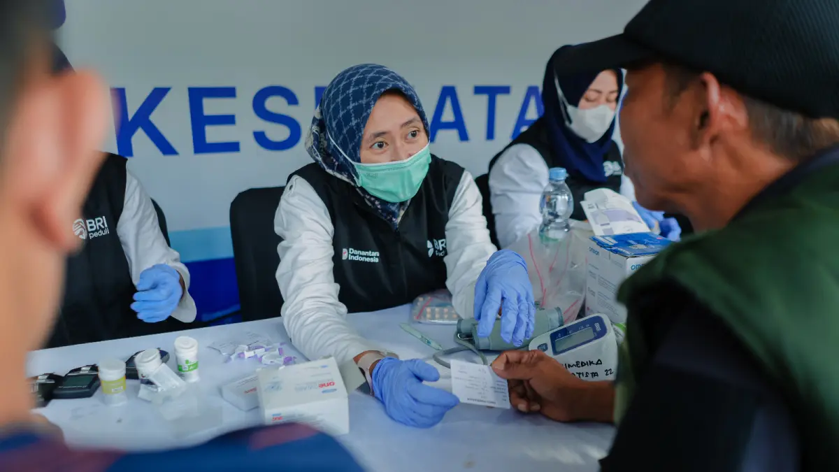 BRI Peduli menghadirkan layanan pemeriksaan kesehatan gratis. (Dok BRI)